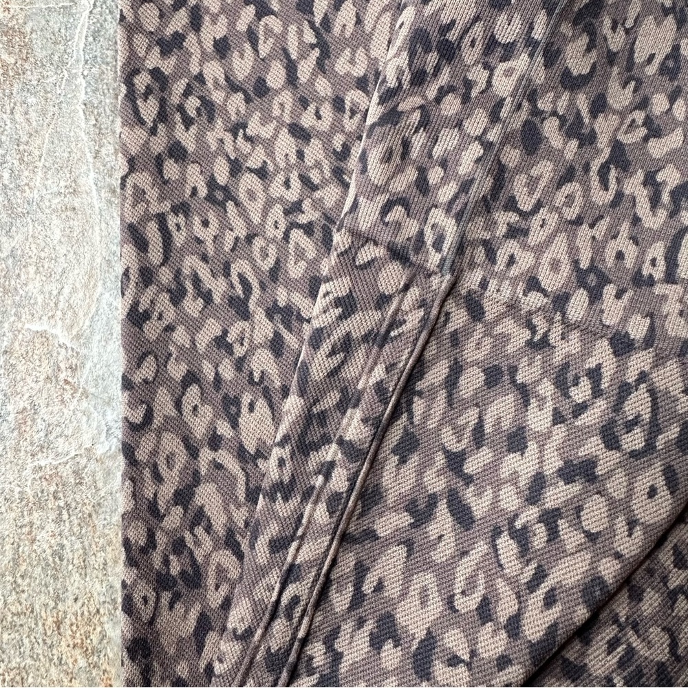 Spanx Look at Me Now Seamless Leggings Leopard Print Brown Tan Size Large - Picture 4 of 9